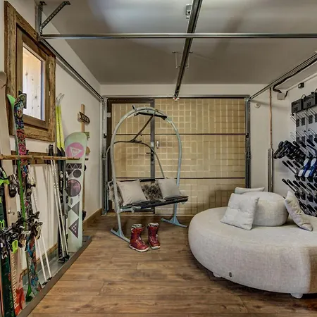 Chalet Verbier: A Chic Sanctuary Amidst Apartment *